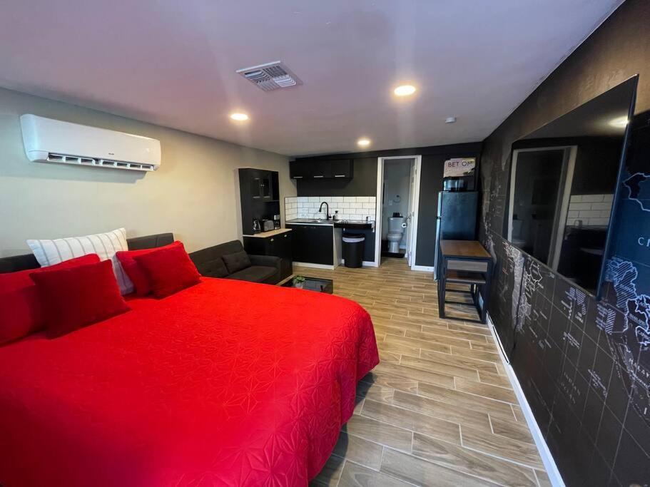 New Midtown Modern Studio With Backyard Phoenix Eksteriør billede